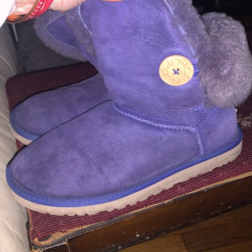 UGG BAILEY‎ BUTTON WOMENS UGG AUSTRALIA S/N 5803 PURPLE SUEDE SHEEPSKIN BOOTS 6